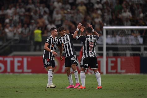 Scarpa E Paulinho Fecham Temporada Mais Partidas Pelo Galo Em