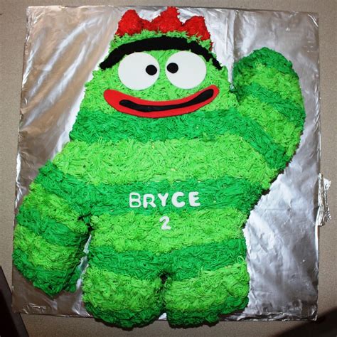 Brobee Birthday Cake - CakeCentral.com