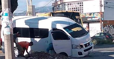 Camioneta Cae En Una Zanja En Prados