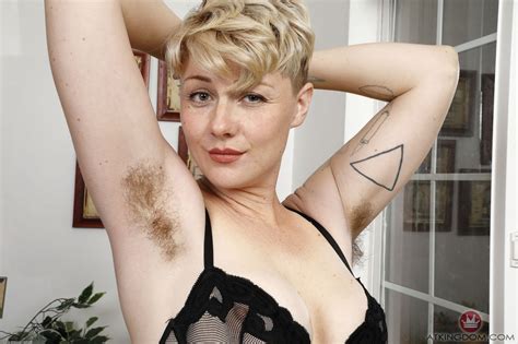 Short Haired Blonde Dakota Rose Has A Hairy Cunt Photos