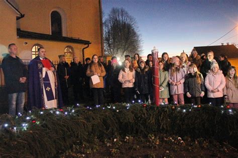 U Podravskim Sesvetama Upaljena Etvrta Adventska Svije A Klikaj Hr