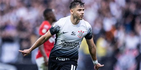 Dupla De Depay Augusto Arma Adeus De Craque Do Corinthians