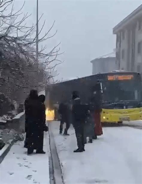 İstanbulda korku dolu anlar Kayan İETT otobüsü elektrik panosuna