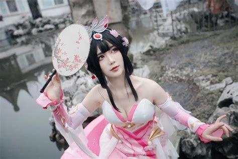 王者榮耀：甄姬遊園驚夢cos，真是膚白貌美大長腿！ 每日頭條