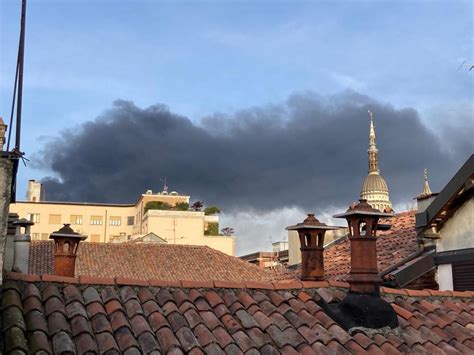 Le Immagini Dell Incendio A San Pietro Mosezzo La Stampa