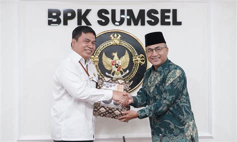 Pertama Di Sumsel Pj Bupati Muba Apriyadi Serahkan Lkpd Tahun