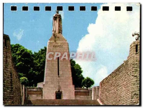 Carte Postale Semi Moderne Verdun Et Les Champs De Bataille Monument De