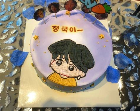 Pin de tamisimoonshine em BTS Naked Cake Bolos temáticos Bolo Jungkook