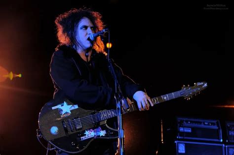 The Cure Robert Smith Confirma Que La Banda Llegará Este Año A