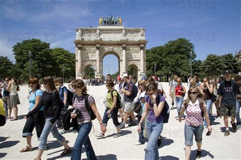 France Ile De France Paris Students Walking Past The Th Century