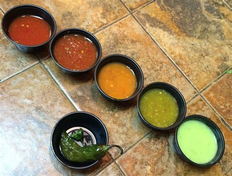 Así se preparan las salsas típicas de las taquerías