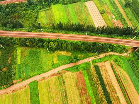 Photographie Aérienne Des Champs Cultivés Et Des Voies Ferrées Fond