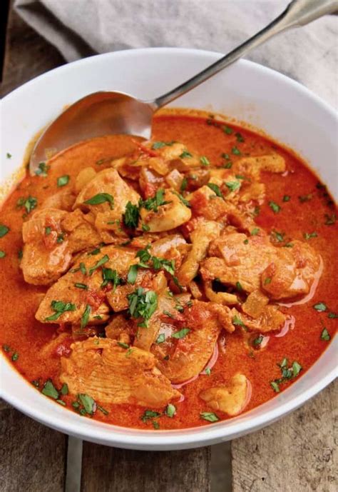 Chicken Paprikash Recipe ~ Easy Hungarian Chicken Paprika