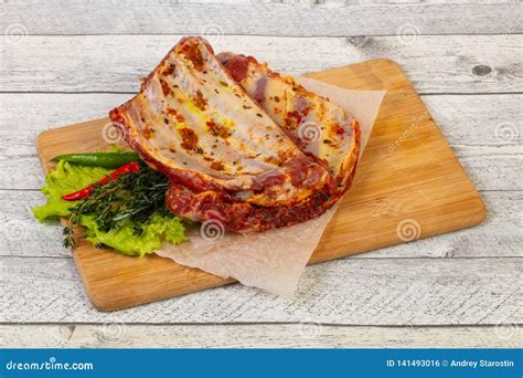 Refor Os De Carne De Porco Crus Para A Grade Foto De Stock Imagem De