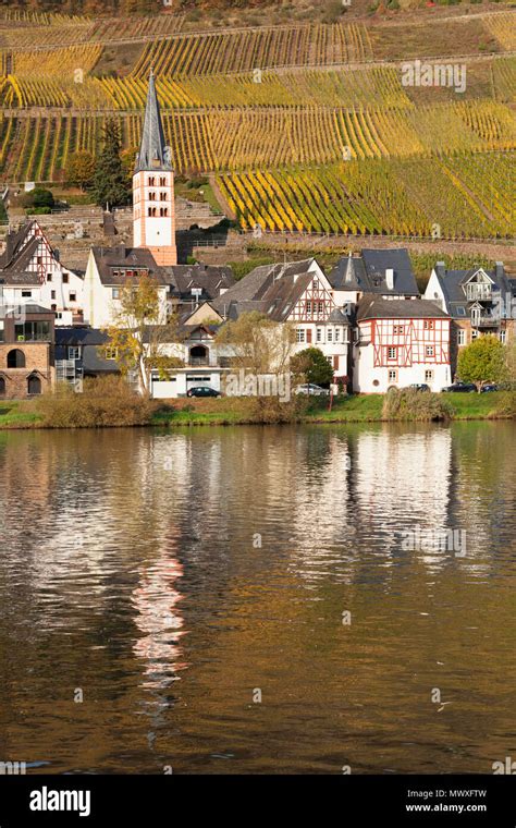 Zell An Der Mosel Fotos Und Bildmaterial In Hoher Aufl Sung Alamy