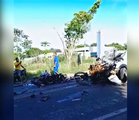 Casal morre após motocicleta colidir frontalmente caminhonete na