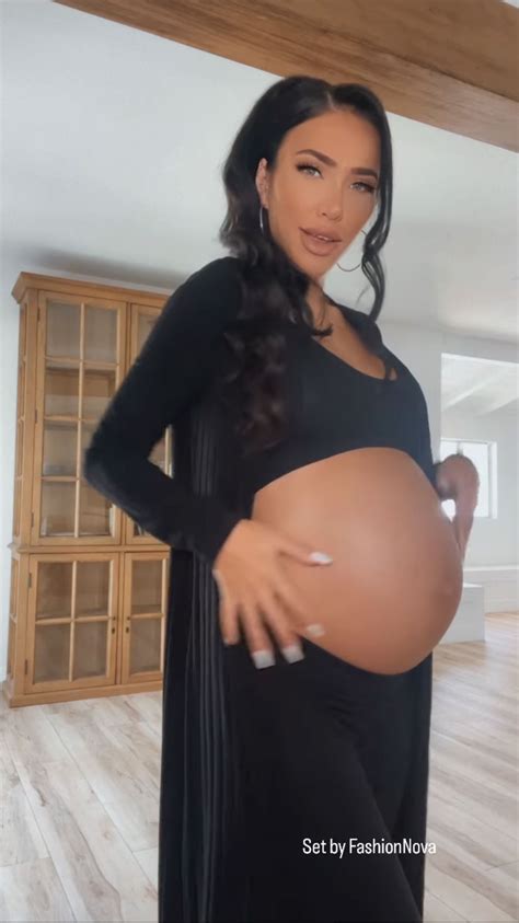 Nick Cannon S Th Baby Mama Bre Tiesi Shows Off Bump In Just A Bra Top