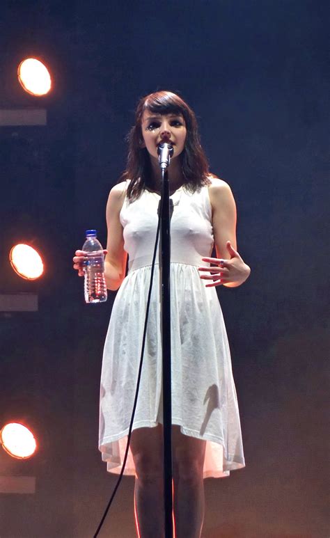 Beautiful Lauren Mayberry Rlaurenmayberryhq