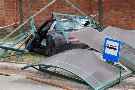 Wypadek Na Ba Utach W Odzi Porsche Zmiot O Przystanek Policja M Wi O