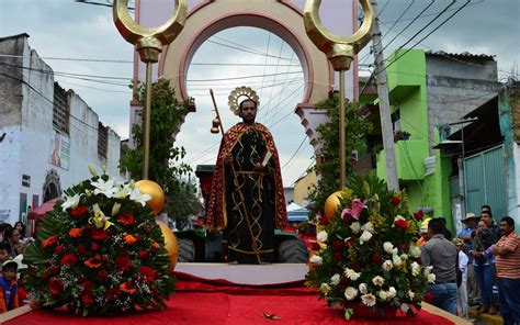 Miles De Habitantes De La Comunidad De Santiaguito Coaxuxtenco