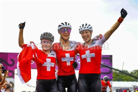 OLIMPIADI TRIPLETE SVIZZERO NELLA MOUNTAIN BIKE FEMMINILE