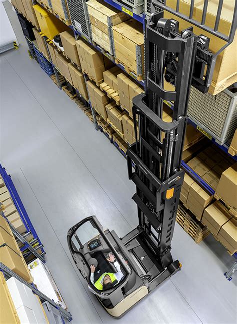 Nuevas Carretillas Retr Ctiles De La Serie Esr Crown Lift Trucks Espa A