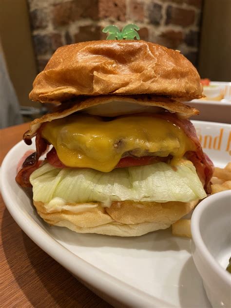 南国の雰囲気で絶品バーガー「island Burgers（アイランドバーガーズ）四谷三丁目店」 ほるひーとのおうち暮らし