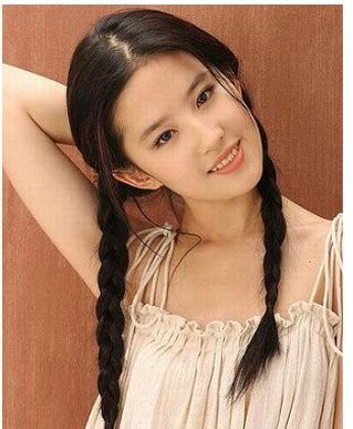 Cute Looking Liu Yifei Pic