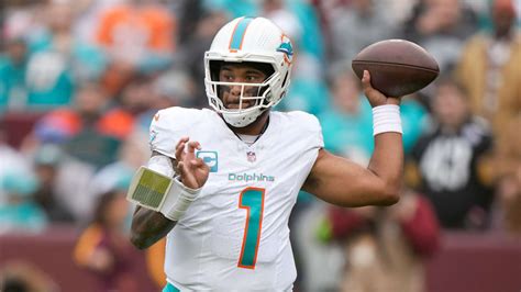 Dolphins QB Tua Tagovailoa Left Thumb Quad Set To Start Vs Ravens