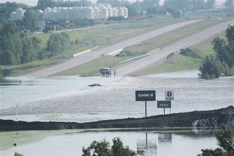 Flood 2011: The Minot Souris River Flood Pictorial Book – Pediment ...