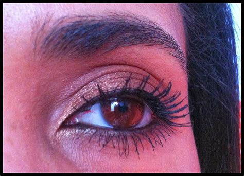Beauté Blog By Misskikaw Make up smoky eye doré avec la Naked