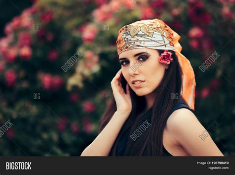 Imagen Y Foto Fashion Woman Prueba Gratis Bigstock