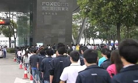 iOS and Android News: Inside the Foxconn factory, China