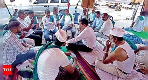 Karnataka Governor Thaawar Chand Gehlot Meets With Protesting Farmers