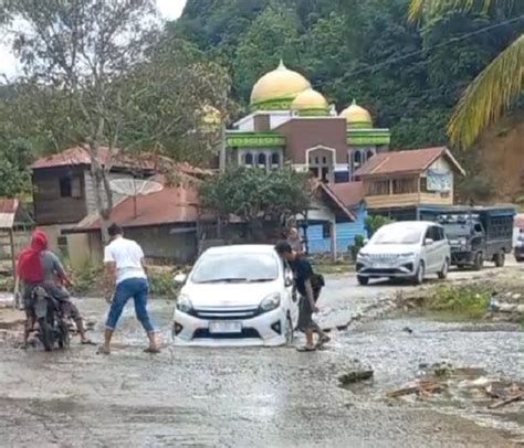 Dewan Minta Pemkab Segera Perbaiki Jalan Rusak Di Agara WASPADA