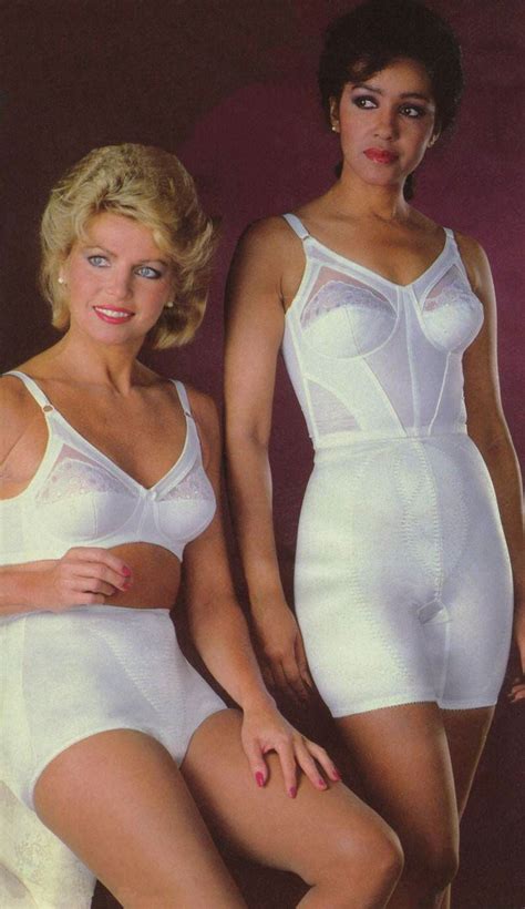 Ретро нижнее белье на женщинах - фото 2024 года