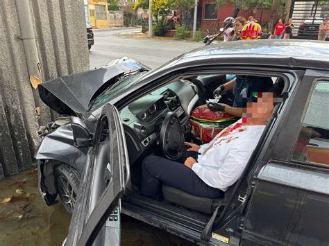 Se Estrella Automovilista Contra Columna Del Metro