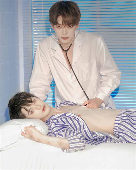 Pin by KPOP BL on 夫妻 Boy aesthetic outfits Boy poses Cute gay couples