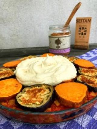 Vegan moussaka met aubergine en zoete aardappel De Hippe Vegetariër