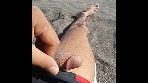在海滩上硬着头皮 Pornhub Gay