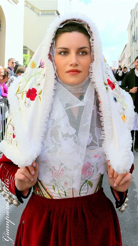 Sardegna Folk Costumes - Costumi Sardi: Desulo/Desulu | Folk fashion ...