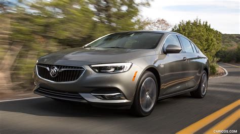 Buick Regal Sportback | 2018MY | Front Three-Quarter