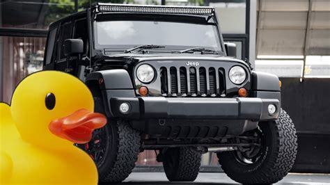 Duck Duck Jeep Why Rubber Ducks Are Appearing On Jeeps Jeep Rubber Duck Jeep Owners