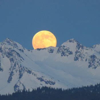 Full Moon S Splendor In Homer Alaska 2023 Alaska Magazine Photo