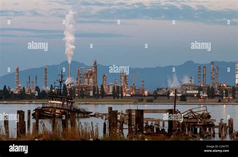 Oil Refinery Stock Photo: 36116748 - Alamy