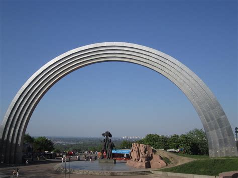 Арка Дружби Народів - Пам`ятки