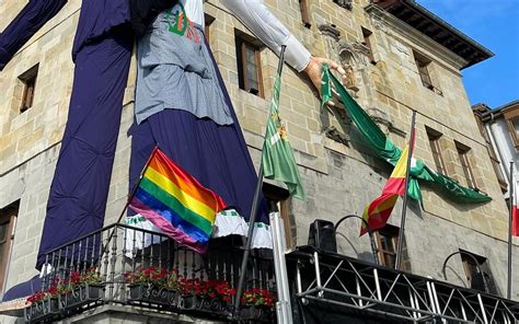 Manifiesto Del Ayuntamiento De Castro Urdiales Por El D A Internacional