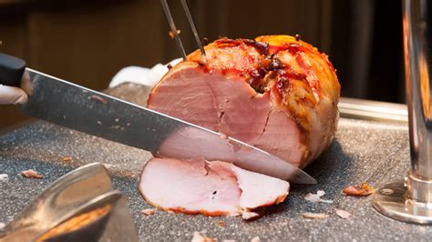 Why You Should Think Twice About Buying Boneless Ham