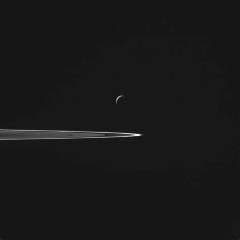 Enceladus Flyby New Nasa Images Show Saturns Icy Moon Geysers Laist