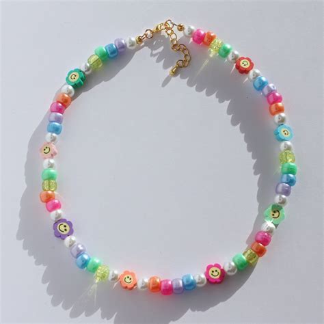 Electric Daisy Necklace In 2021 Beaded Necklace Diy Preppy Jewelry